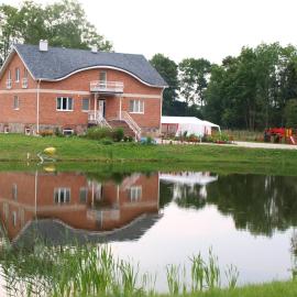 Guest House Kalnu pūpoli, khách sạn ở Šengeida