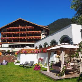 Beauty & Wellness Hotel Tirolerhof, hotel en Nauders