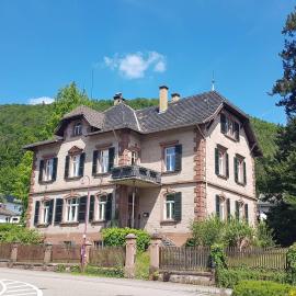 Forsthaus Merzalben Hostel, hotel a Merzalben