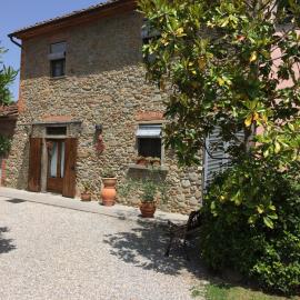 La casa dei nonni、Larcianoのホテル