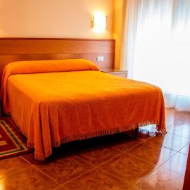 Hotel Mabú, hotell i Ourense