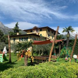 Agritur Girasole, hotel v destinácii Arco