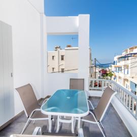 Lux 'n Comfort Apartments, hotelli kohteessa Tinos Town