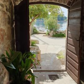 Stone House Garden Retreat by the Sea, hôtel à Preko