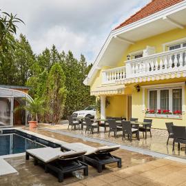 Gold House Pension, готель у місті Балатонфюред