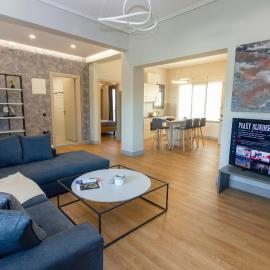 Heraklion chic and minimalistic apartment with sea view, хотел в Хераклион