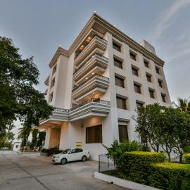 Sun-n-Sand Suites, Shirdi, hotell i Shirdi