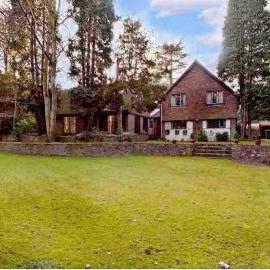Pinestows Semi-Detached Guest House Private & Cozy Retreat, hotell i Cobham