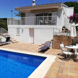 Xalet a primera linea de mar, Hotel in Calafat