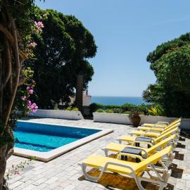 Great view to sea, villa with pool, hotel v destinaci Salema