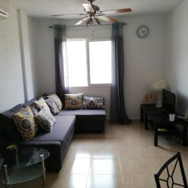 Spacious modern apartment in Los Alcazares very close to beach, hotel in Los Alcázares