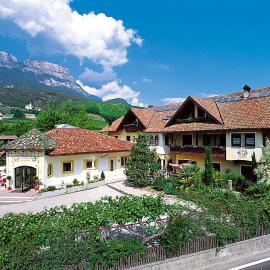 Hotel Unterrain, hotel em Appiano sulla Strada del Vino