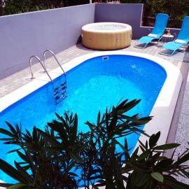 Villa in Dramalj near Beach with Pool, hotel u Dramalju