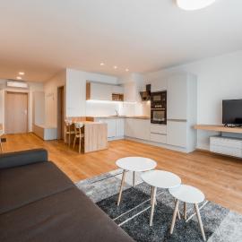 Apartmány pri vstupe do Aquaparku، فندق في سينيتش
