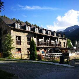 Alberg Les Daines、エスポットのホテル