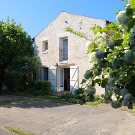 Gîte La Loge des Fées, hotel a Latillé
