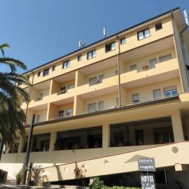 Hotel 106, hotel u gradu Selia Marina