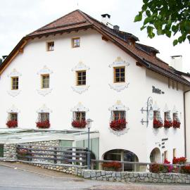 Gasthof/Albergo Dasser, hotel in San Martino in Badia