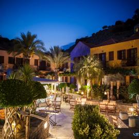Iapetos Village、シミのホテル