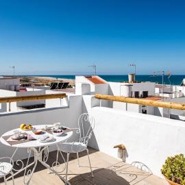 Habitaciones y Apartamentos en el centro La Jábega by Conil Home