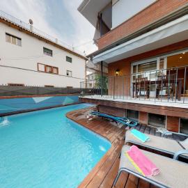 HOUSE OF JOY , CASA EN BANYOLES, готель у місті Баньолас