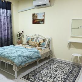 AUNI & AUJI HOMESTAY KEMAMAN, מלון בקמפונג קמאמן