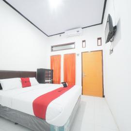 RedDoorz Syariah near Mall Roxy Banyuwangi 2