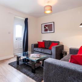 워링턴에 위치한 호텔 4 bed home, driveway parking ideally located in Latchford, Warrington - Executive St Marys House