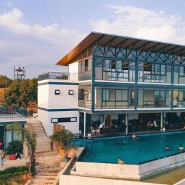Chuồn Chuồn Resort Nghia Lo - Free Sauna & Onsen، فندق في Yên Bái