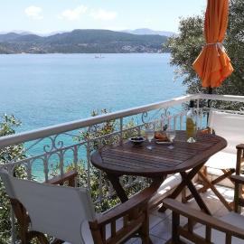 Tzeni Villa, hotel u Ligiji