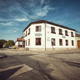 Viesnīca Restaurace a Penzion Praha pilsētā Dolni Dunajovice