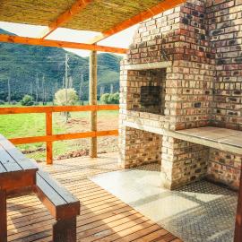 Wilgewandel Holiday Farm & Day Restaurant, hotel in Oudtshoorn