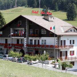 Castione della Presolana में, होटल Hotel Des Alpes