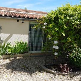 Gite - Studios Marie Barrault, hotel a Les Herbiers