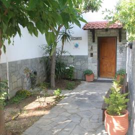 Alexandros Rooms, hotel v mestu Áno Stavrós