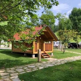 Camp Podgrad Vransko, hotel di Vransko