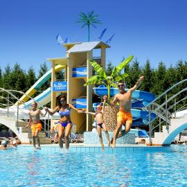 Honey Paradise glamping resort, hotel a Dobova