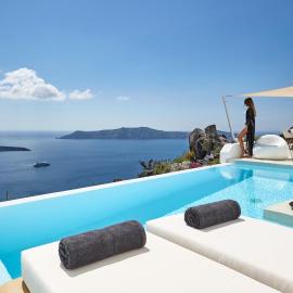 Villa Etheras: Firostefani şehrinde bir otel