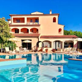 Arthotel Gabbiano Azzurro Due, хотел в Марчана Марина