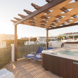 Villa Ria Rose, Alto da Ria 23 - jacuzzi and beach, hôtel à Alvor