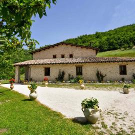 AGRITURISMO LA VALLE DEI BRONZETTI，卡夏的飯店