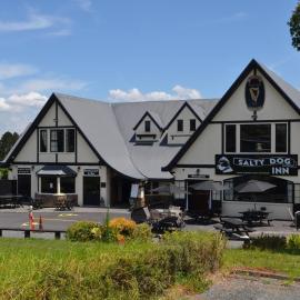 Salty Dog Inn, hotel a Snells Beach