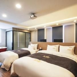 No.1 New Yorker Hotel、チンジュのホテル