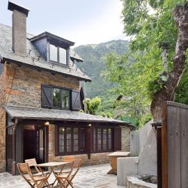Luderna - Casa con terraza dera Aubeta, готель у місті Гарос