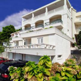 Apartments Villa Medic, hotel di Brela