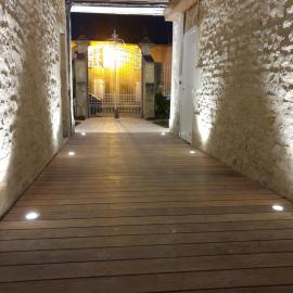 Au Loup Historic Apartments، فندق في بايو