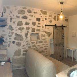CHARMANT STUDIO, hotel v destinaci Capestang