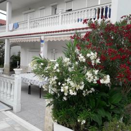 Lovely Marjetka apartment、ラブのホテル