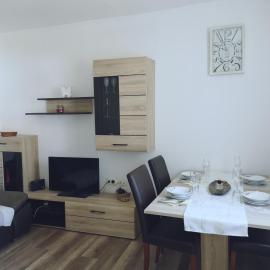 APP EMONA – hotel w mieście Bašanija