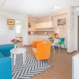 RozART - Riverside Apartment with free parking -15 min by bus to Old town
